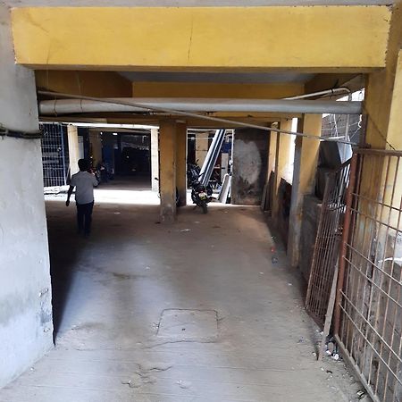 Shanthi Home Stay Puttaparthi Esterno foto