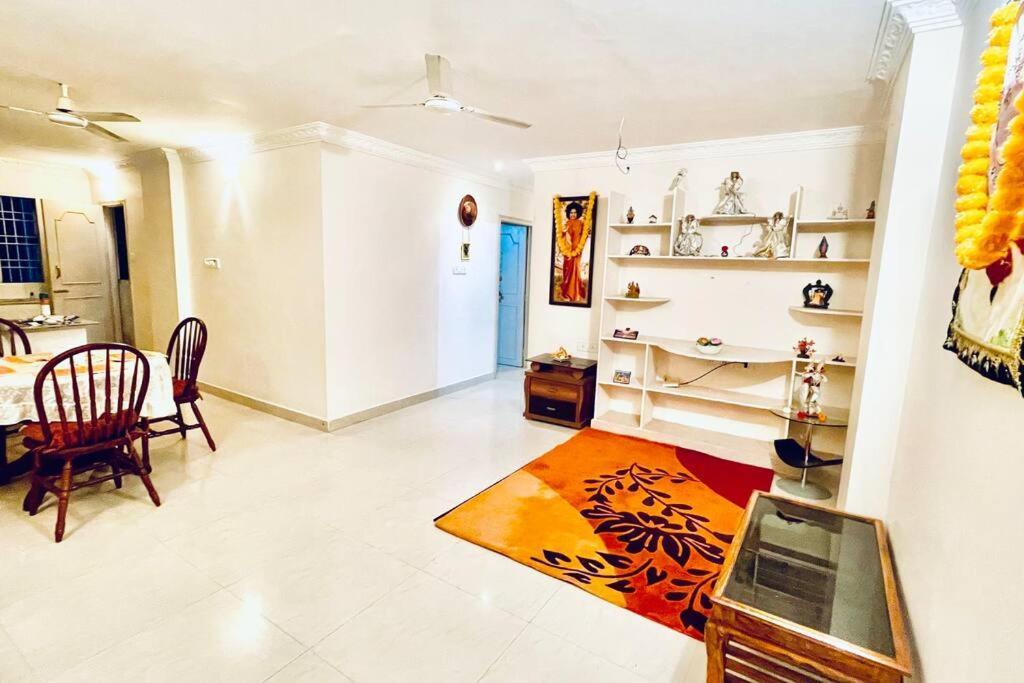 Shanthi Home Stay Puttaparthi Esterno foto