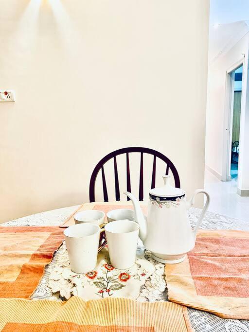 Shanthi Home Stay Puttaparthi Esterno foto